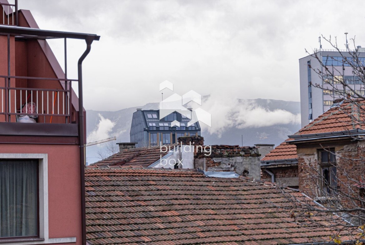 Луксозно обзаведен тристаен апартамент - Център - 0