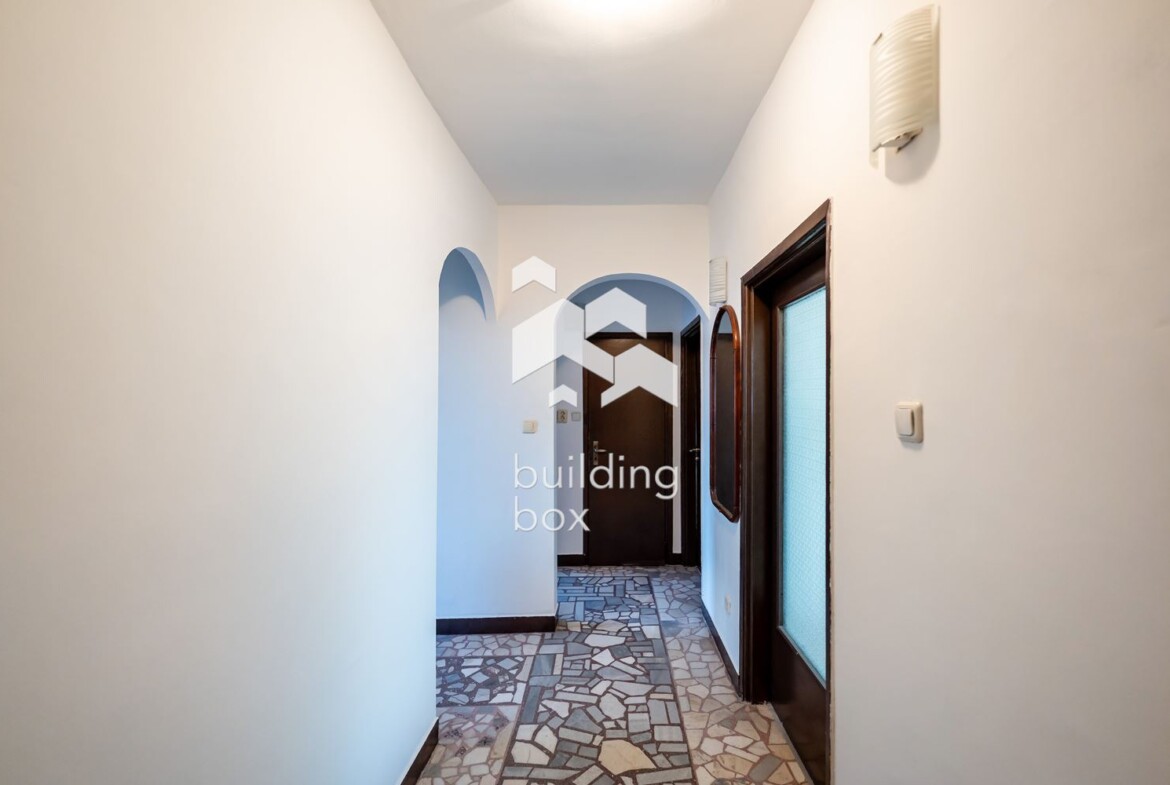 Тристаен апартамент в кв. К.Париж. - 0