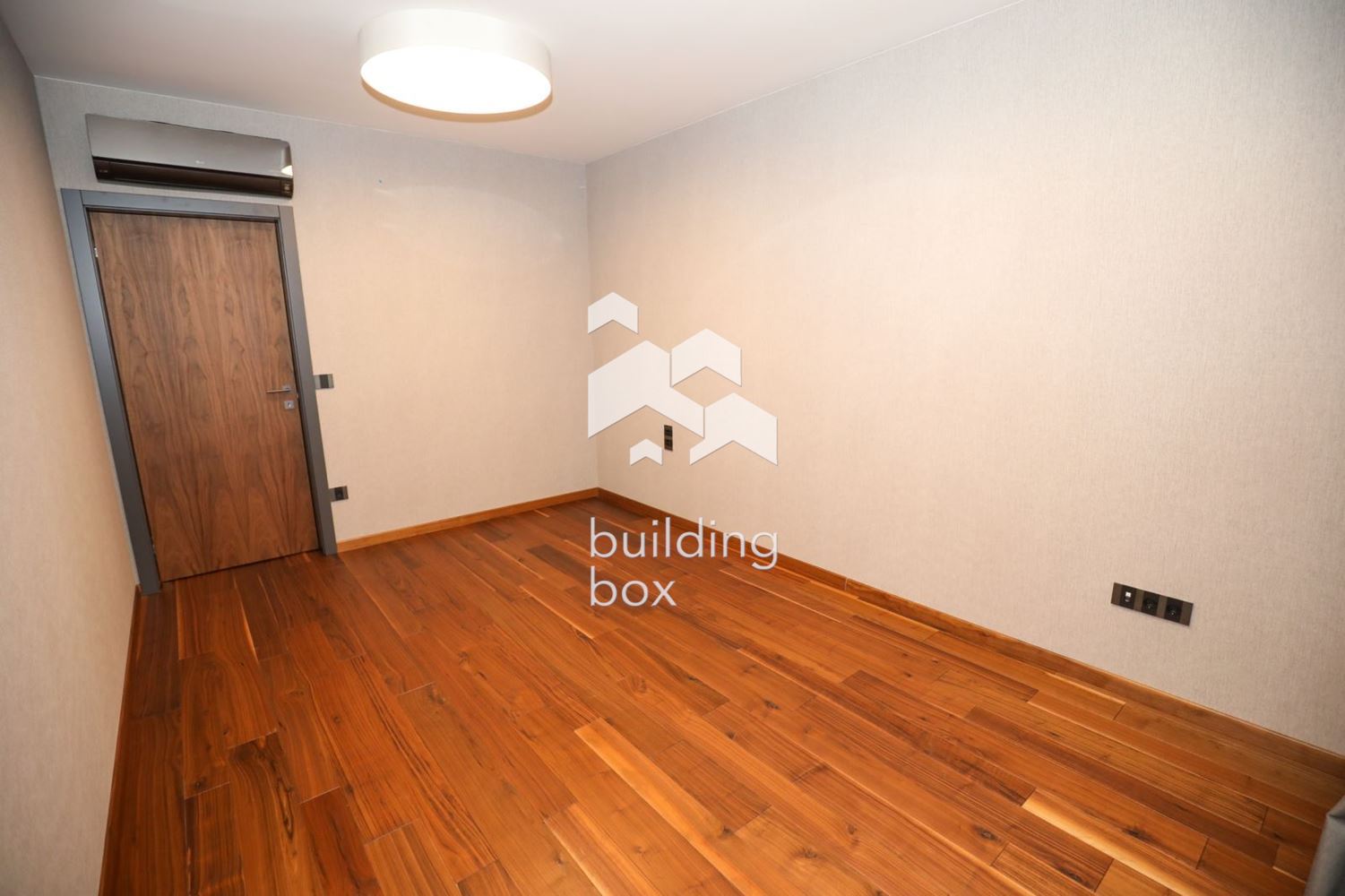 Продава 3-стаен - 0