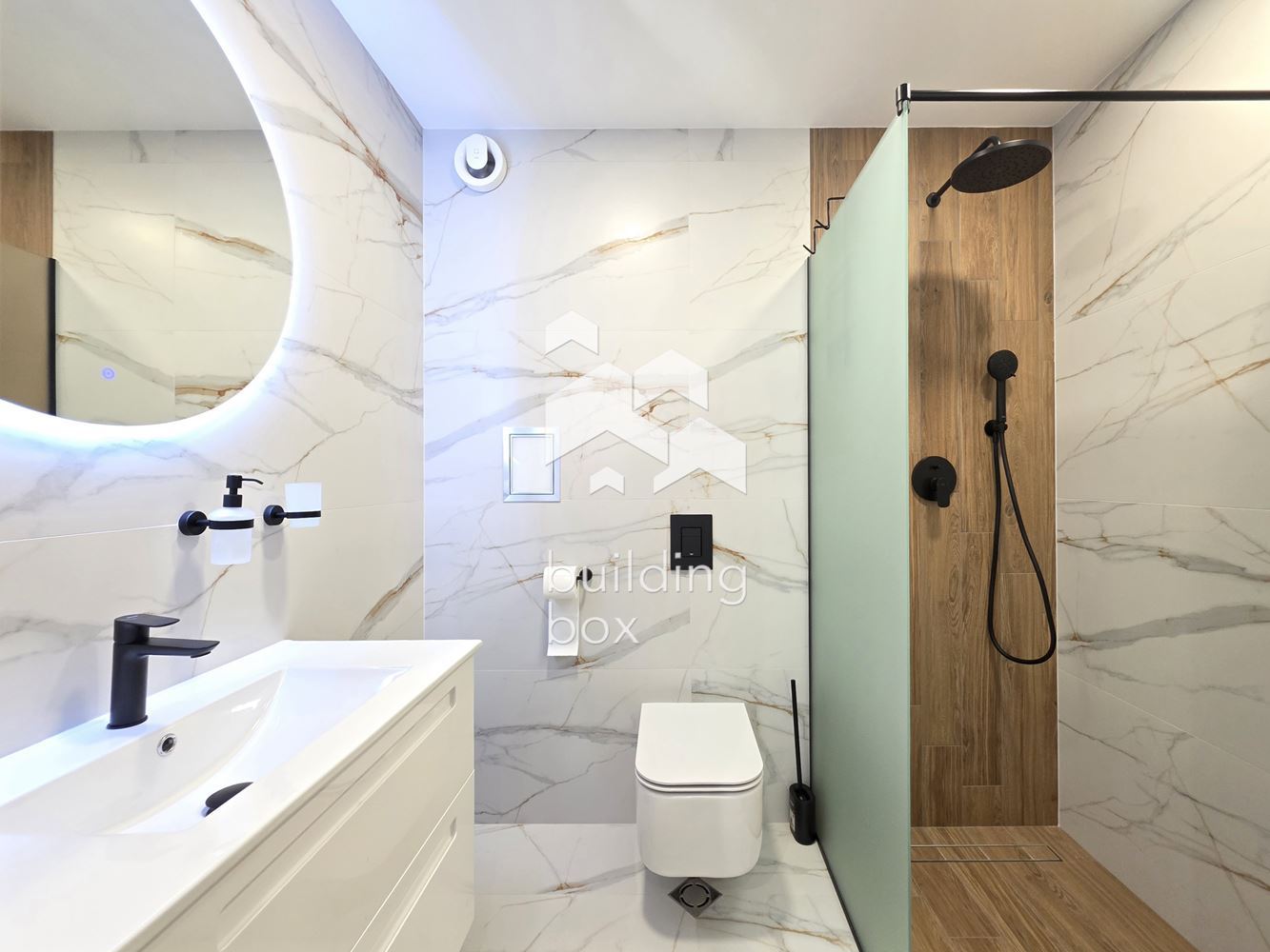 Чисто нов, поръчково обзаведен тристаен апартамент - 0