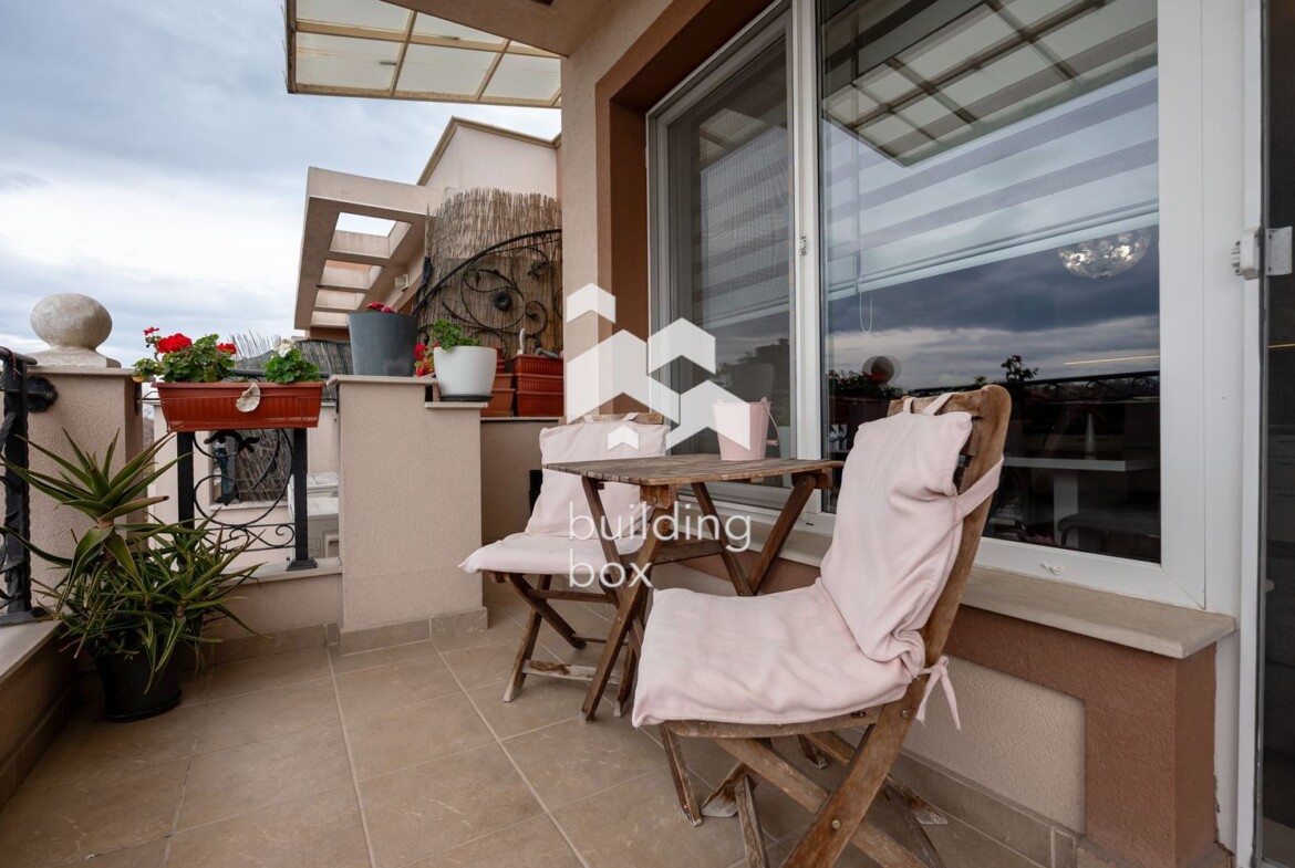 Тристаен обзаведен апартамент на ул. "Рая" - 0