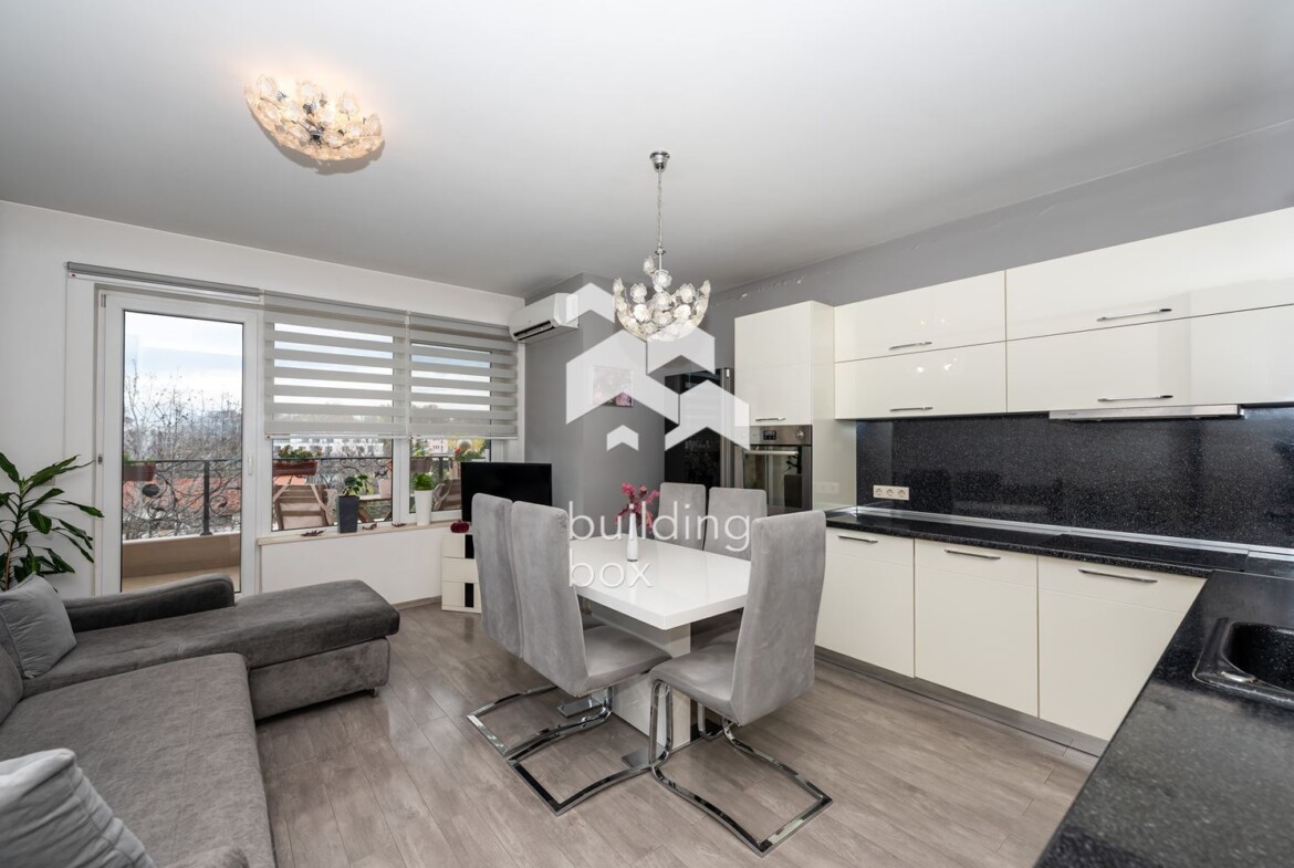 Тристаен обзаведен апартамент на ул. "Рая" - 0