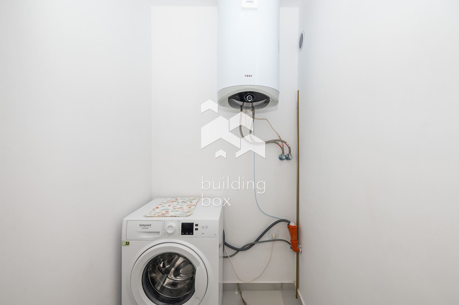 Луксозно обзаведен двустаен апартамент в комплекс "Южен парк" - 0