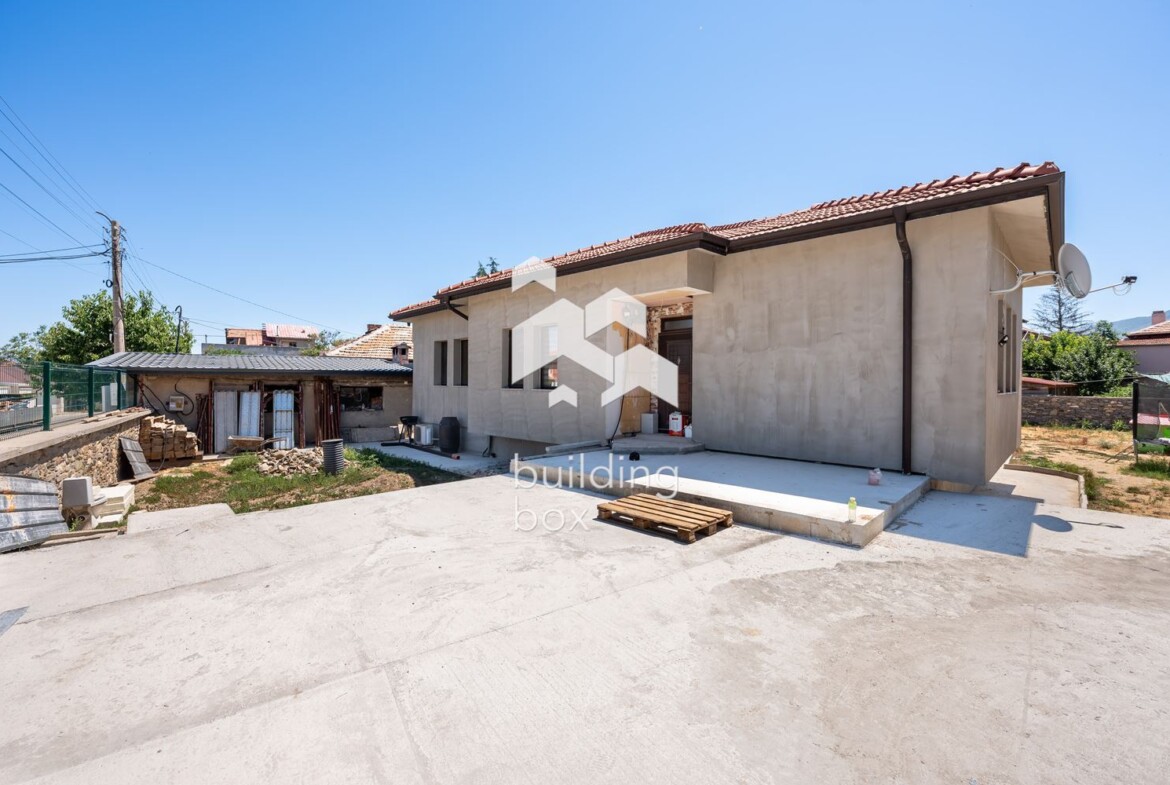 Самостоятелна къща - с. Първенец - 0