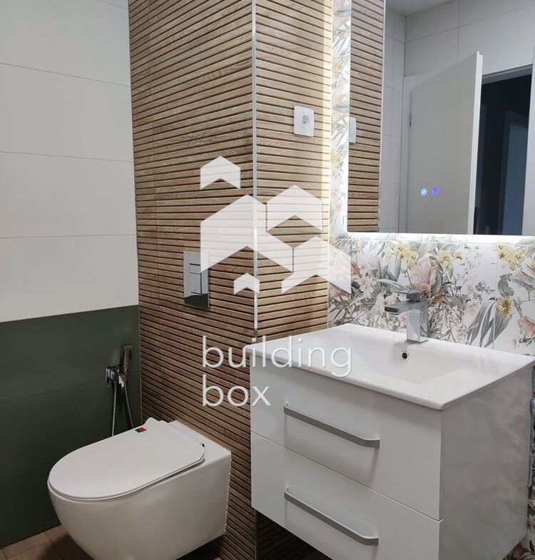 Четиристаен апартамент в кв. Кръстова вада - 0