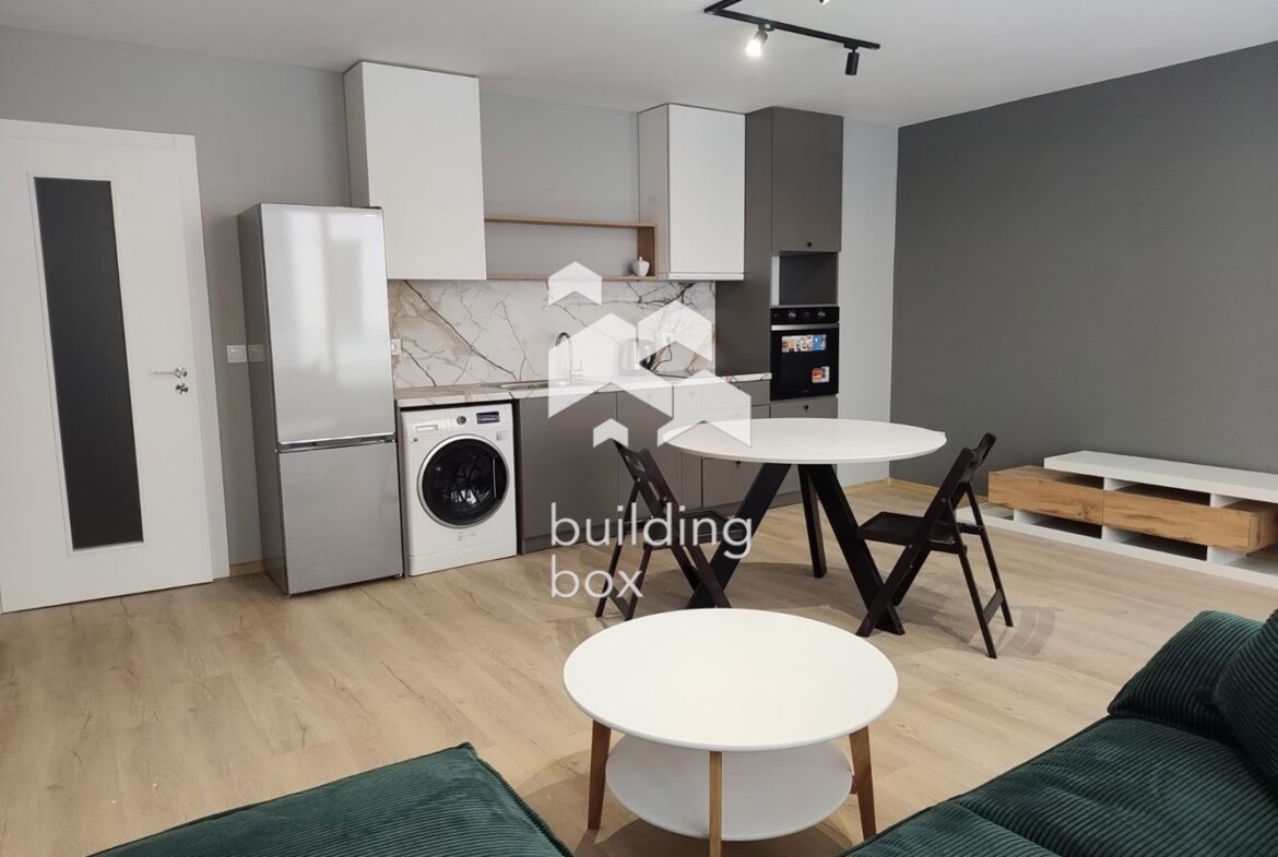 Четиристаен апартамент в кв. Кръстова вада - 0