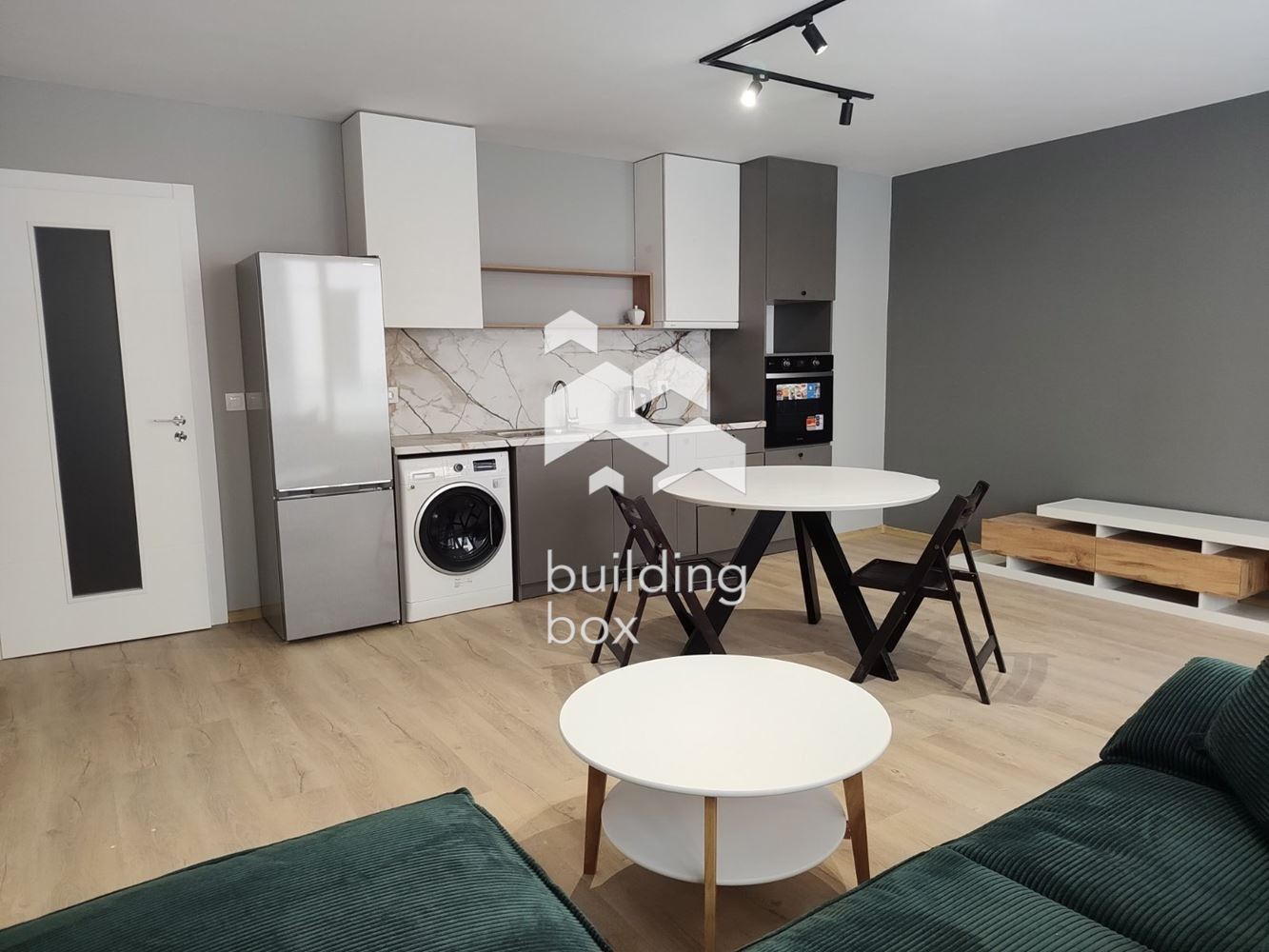 Четиристаен апартамент в кв. Кръстова вада