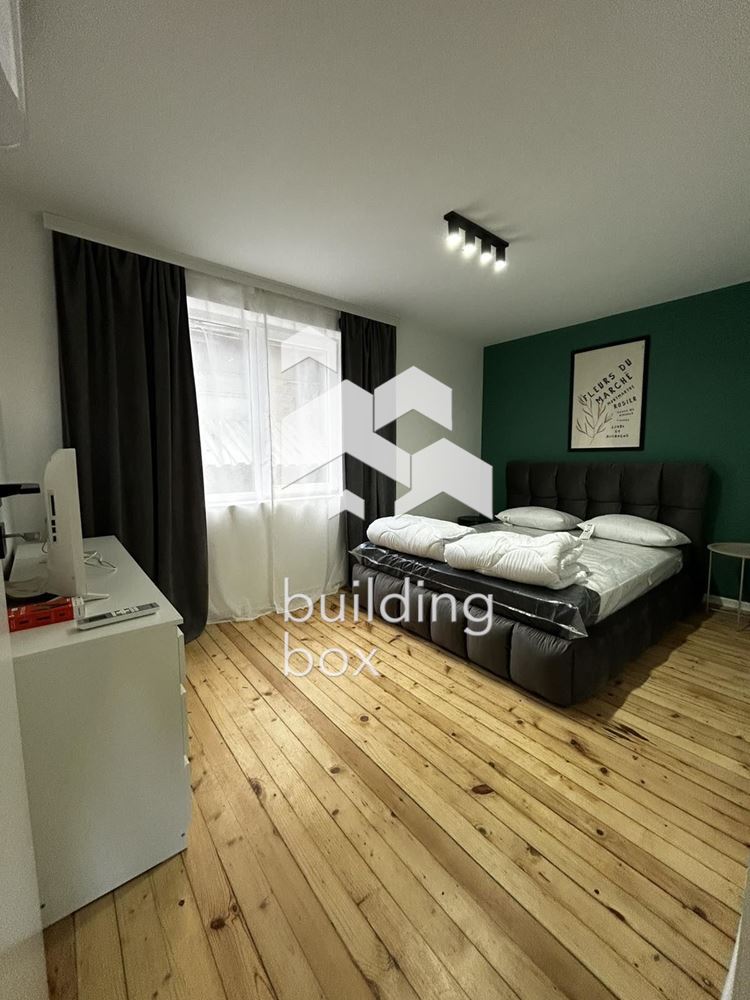 Тристаен апартамент – Център