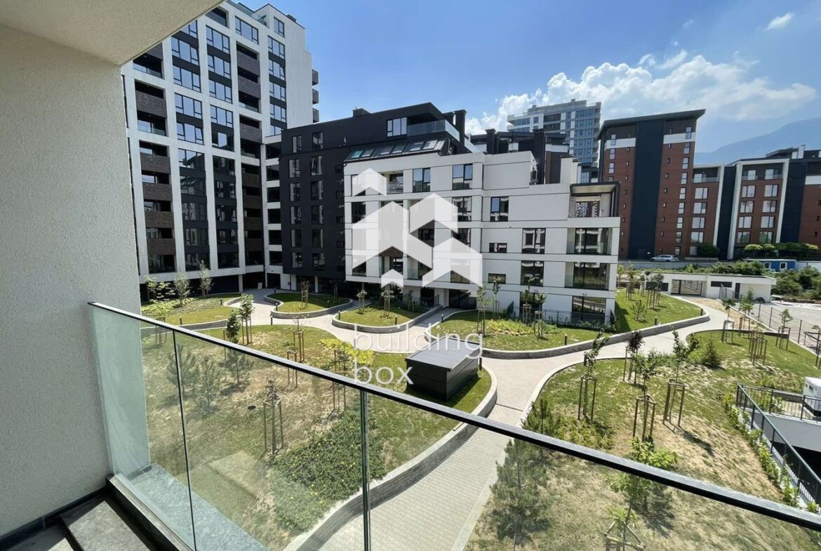 Четиристаен апартамент в ж.к. Кръстова Вада - 0