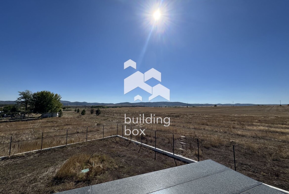 Двуетажна къща - гр. Сливница - 0