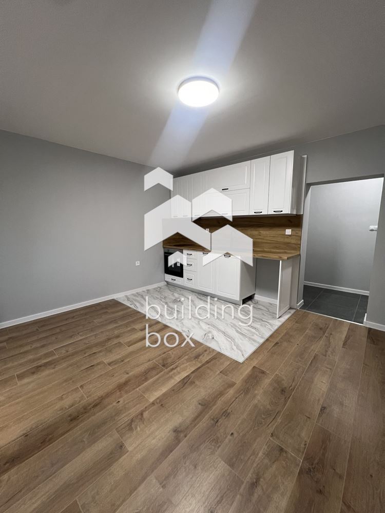 Двустаен апартамент с три отделни помещения кв. Гагарин