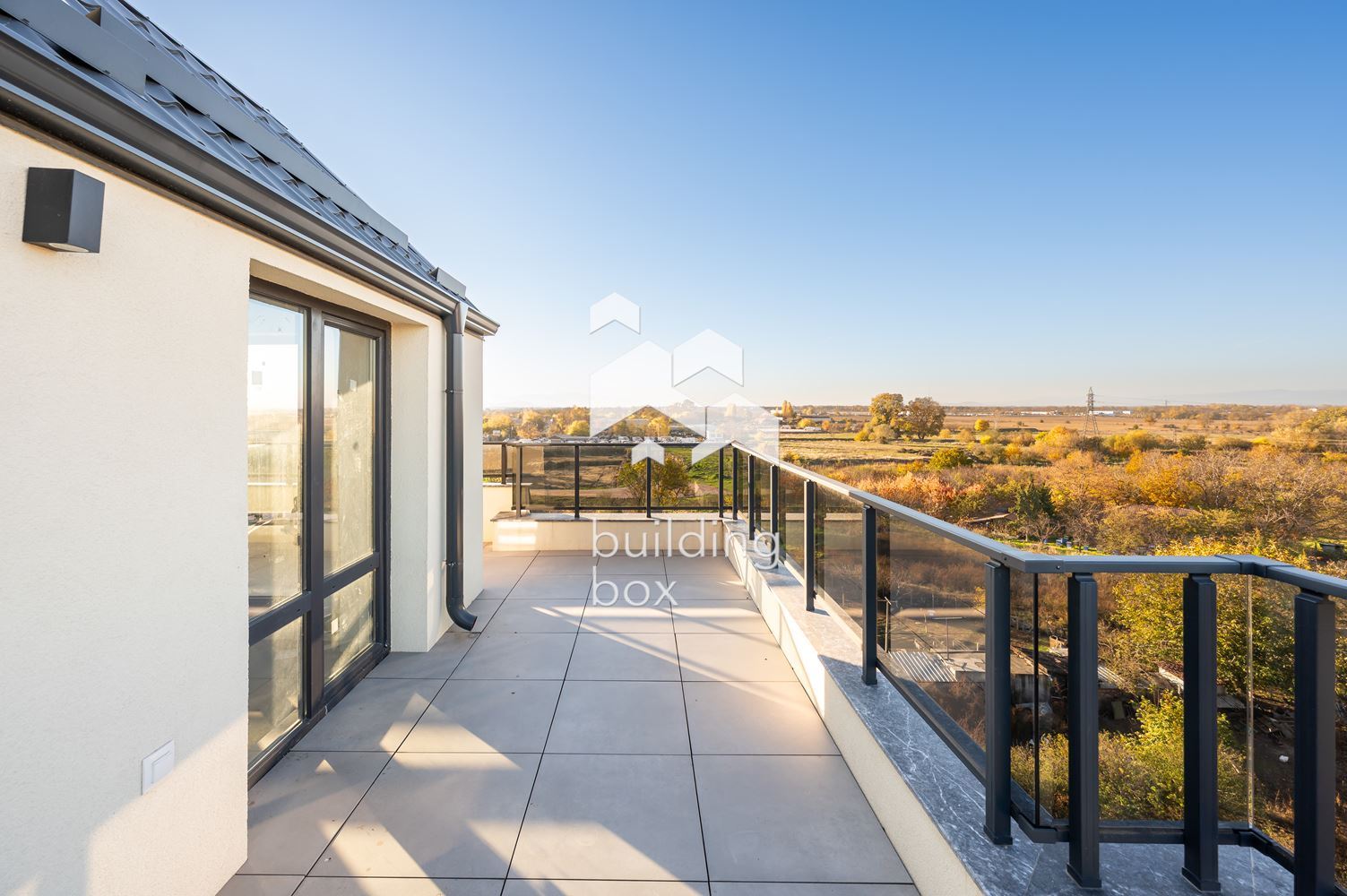 Четиристаен мансарден апартамент в кв. "Христо Смирненски" - 0