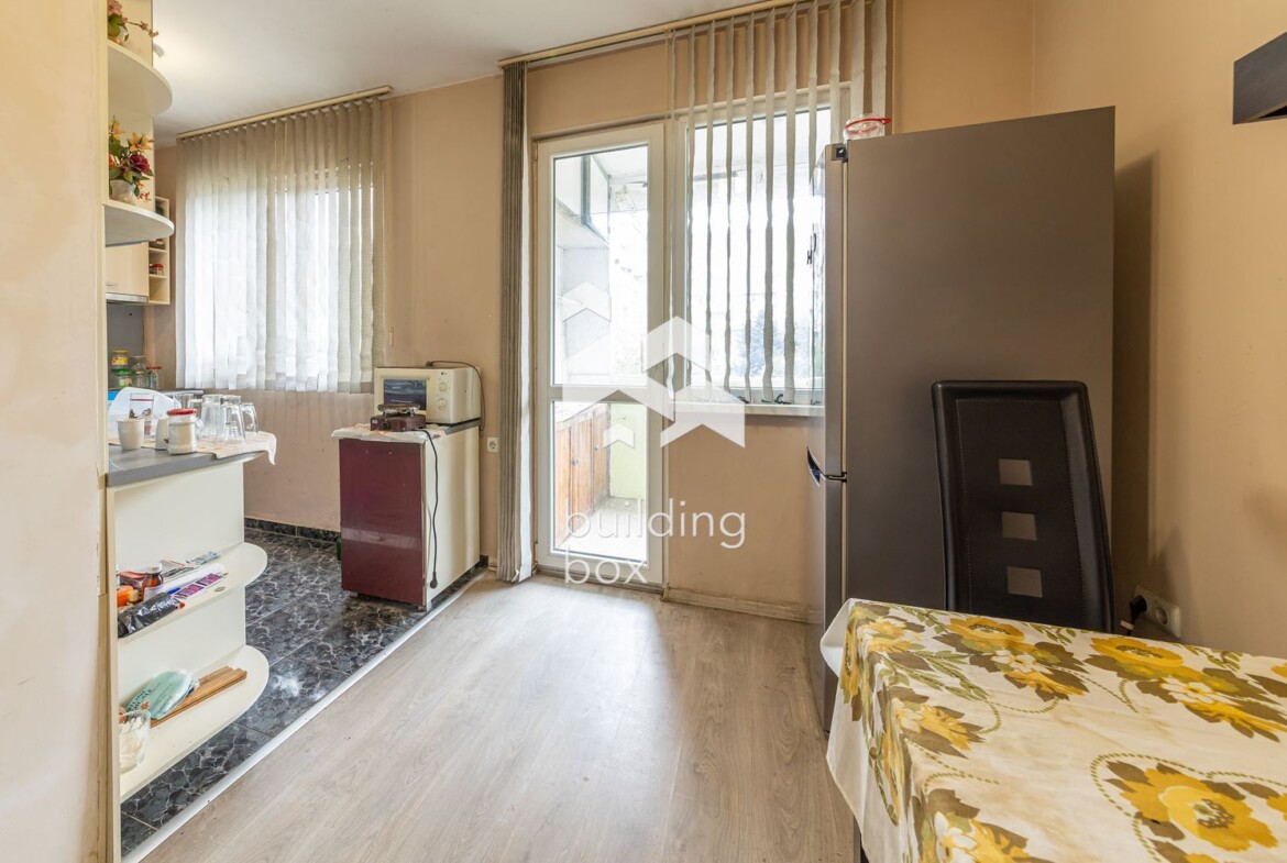 Тристаен апартамент, ж.к. Лятно кино Тракия - 0