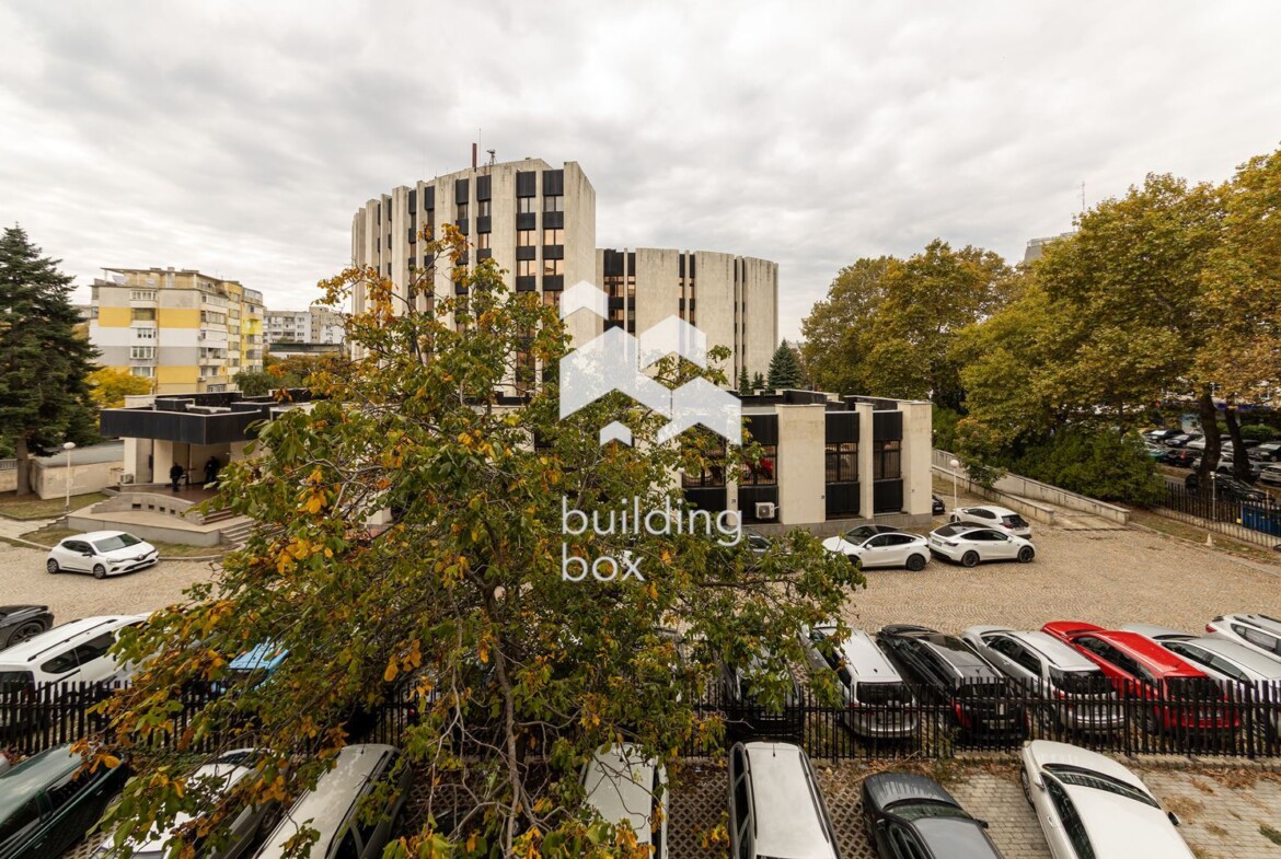 Тристаен апартамент, ж.к. Лятно кино Тракия - 0