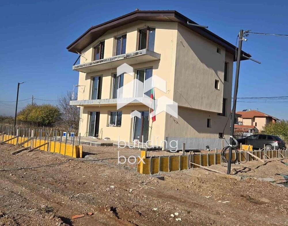 Тристаен апартамент - кв. Илиянци - 0