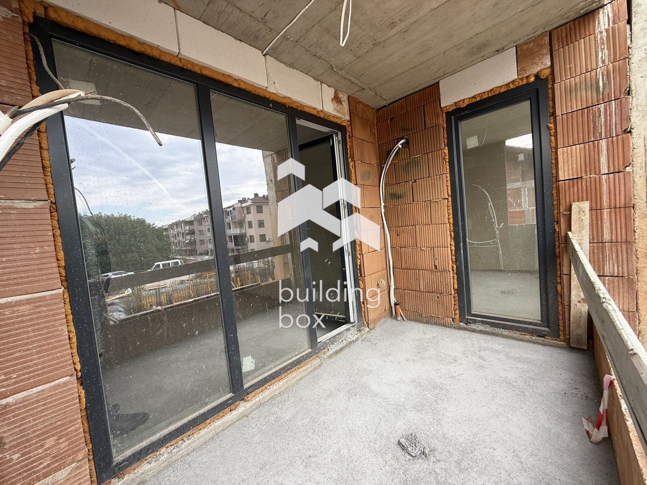 Тристаен апартамент - кв. Остромила - 0