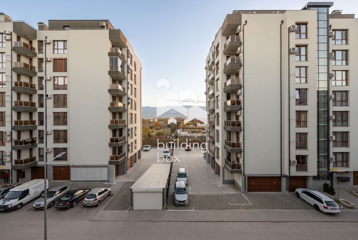 Луксозно обзаведен двустаен апартамент в комплекс "Южен парк" - 0