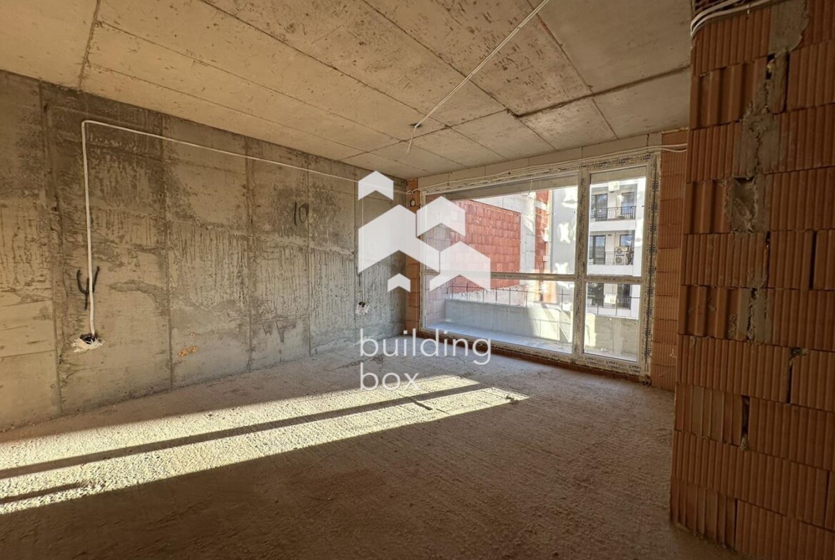 Тристаен южен до парк Възраждане - 0