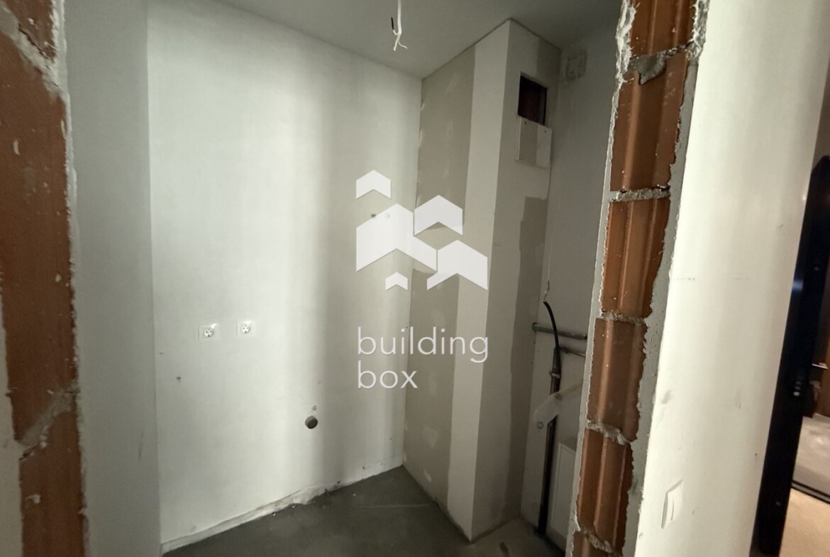 Четиристаен апартамент в ж.к. Кръстова Вада - 0