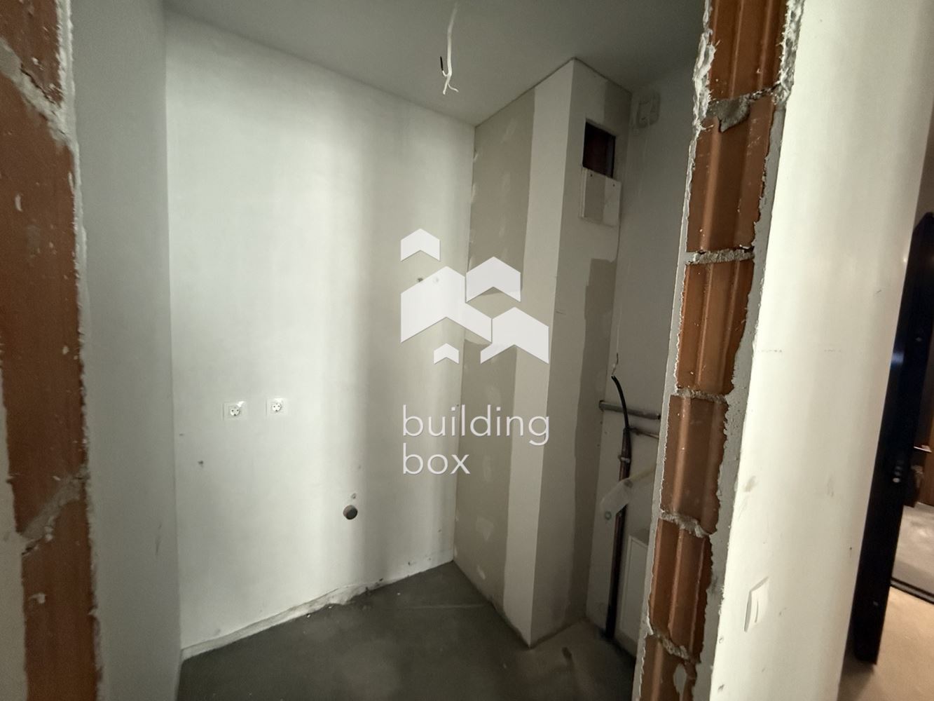 Четиристаен апартамент в ж.к. Кръстова Вада - 0