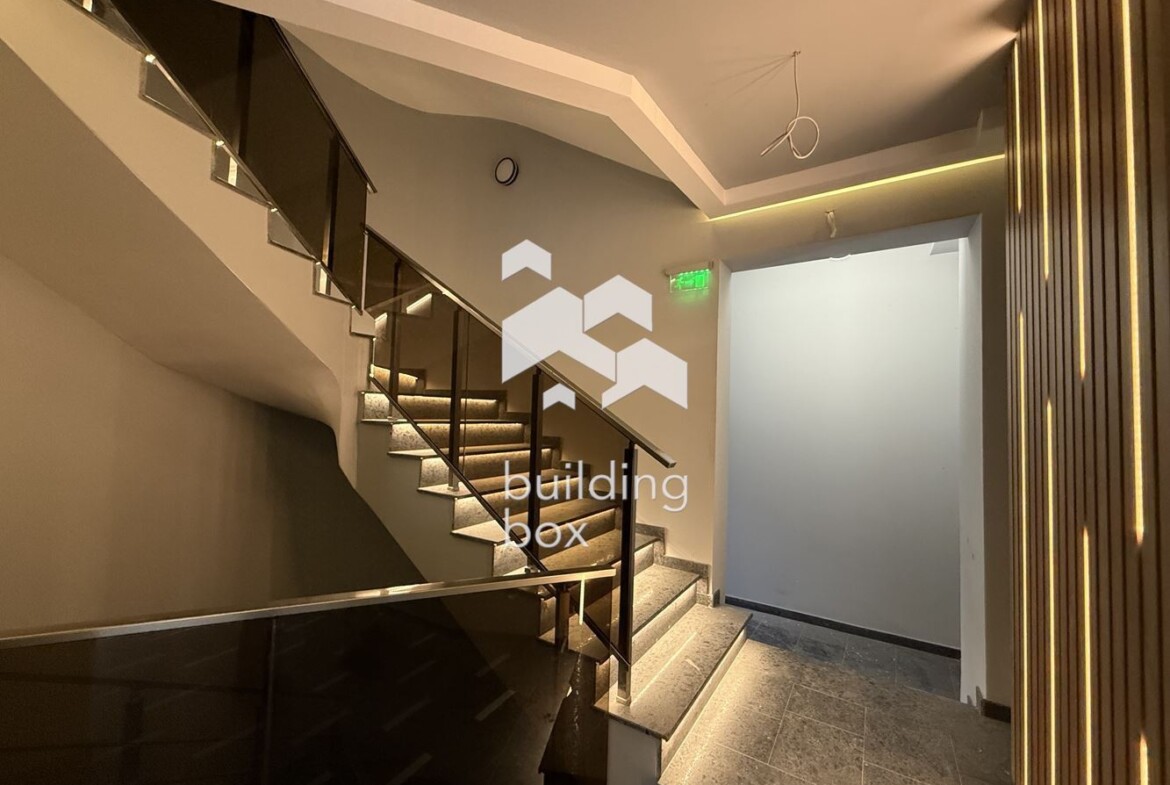 Тристаен апартамент с АКТ 16 в центъра на гр. Пловдив - 0