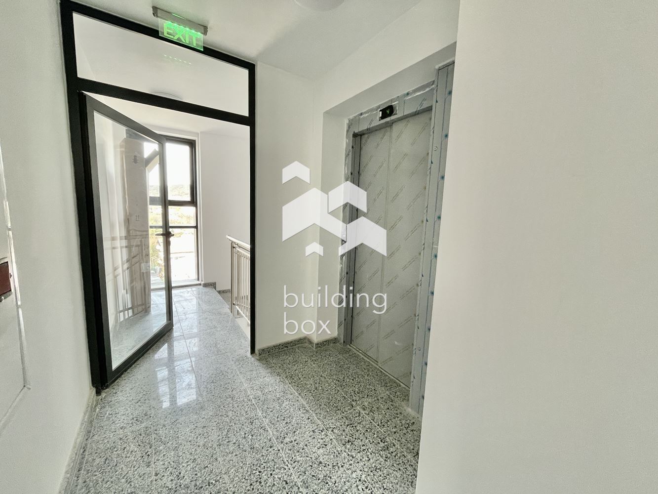 НОВ напълно обзаведен двустаен апартамент в кв. Бриз - 0