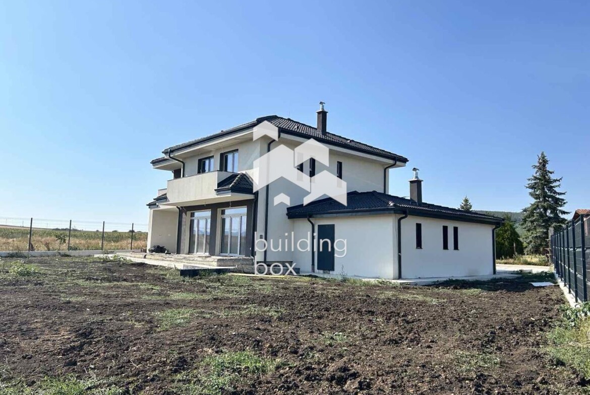 Двуетажна къща - гр. Сливница - 0