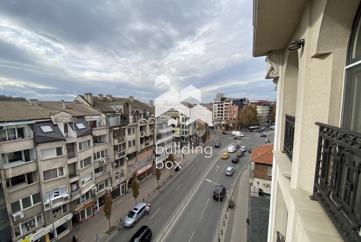 Тристаен обазаведен под наем срещу МУ Пловдив. - 0