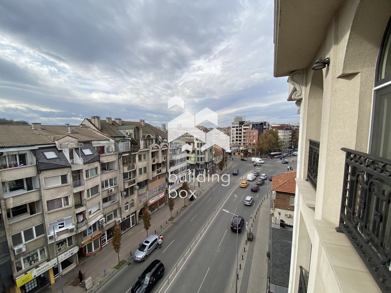 Тристаен обазаведен под наем срещу МУ Пловдив. - 0