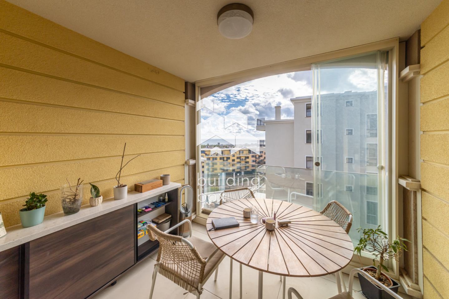 Лукс, простор и море – апартамент в бутикова сграда до к.к. Св. Св. Константин и Елена - 0