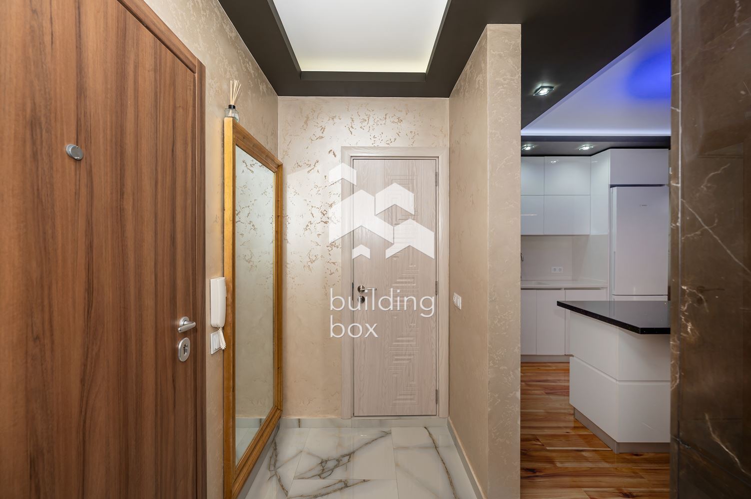 Луксозно обзаведен двустаен апартамент в комплекс "Южен парк" - 0