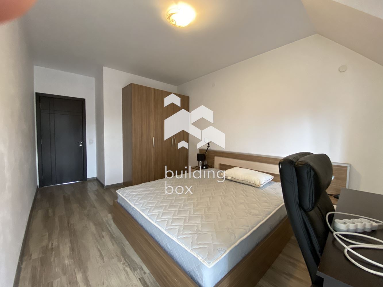 Тристаен обазаведен под наем срещу МУ Пловдив. - 0