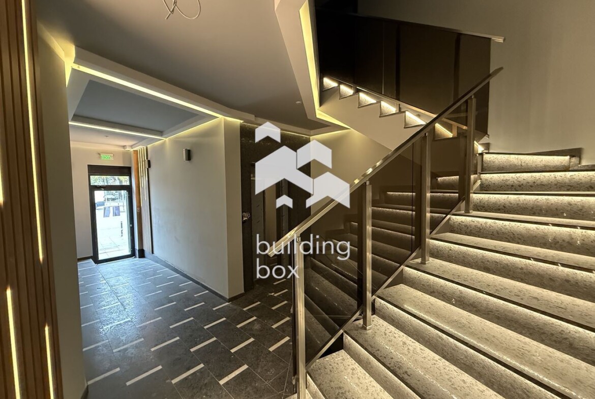 Тристаен апартамент с АКТ 16 в центъра на гр. Пловдив - 0