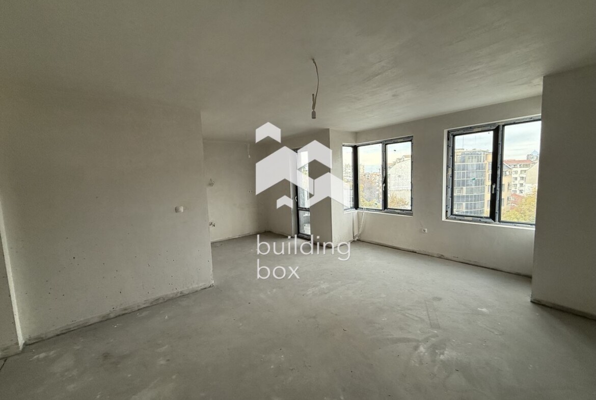 Тристаен апартамент с АКТ 16 в центъра на гр. Пловдив - 0