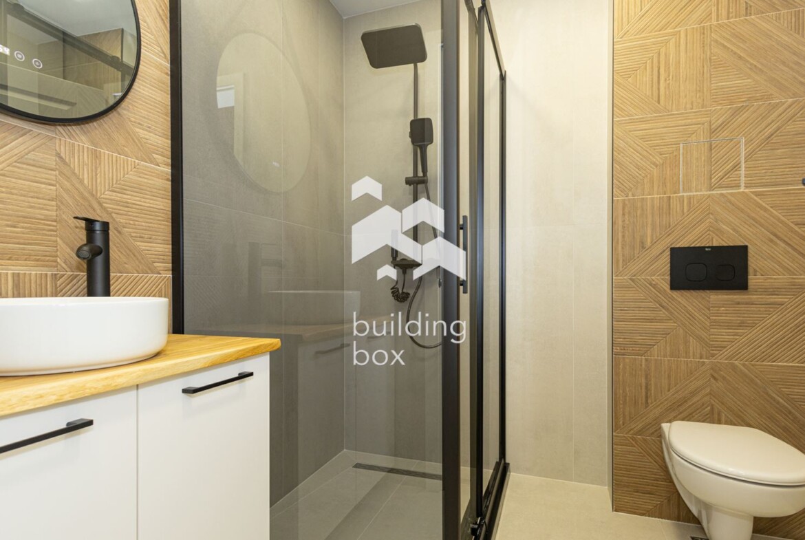 Луксозно обзаведен тристаен апартамент - Център - 0