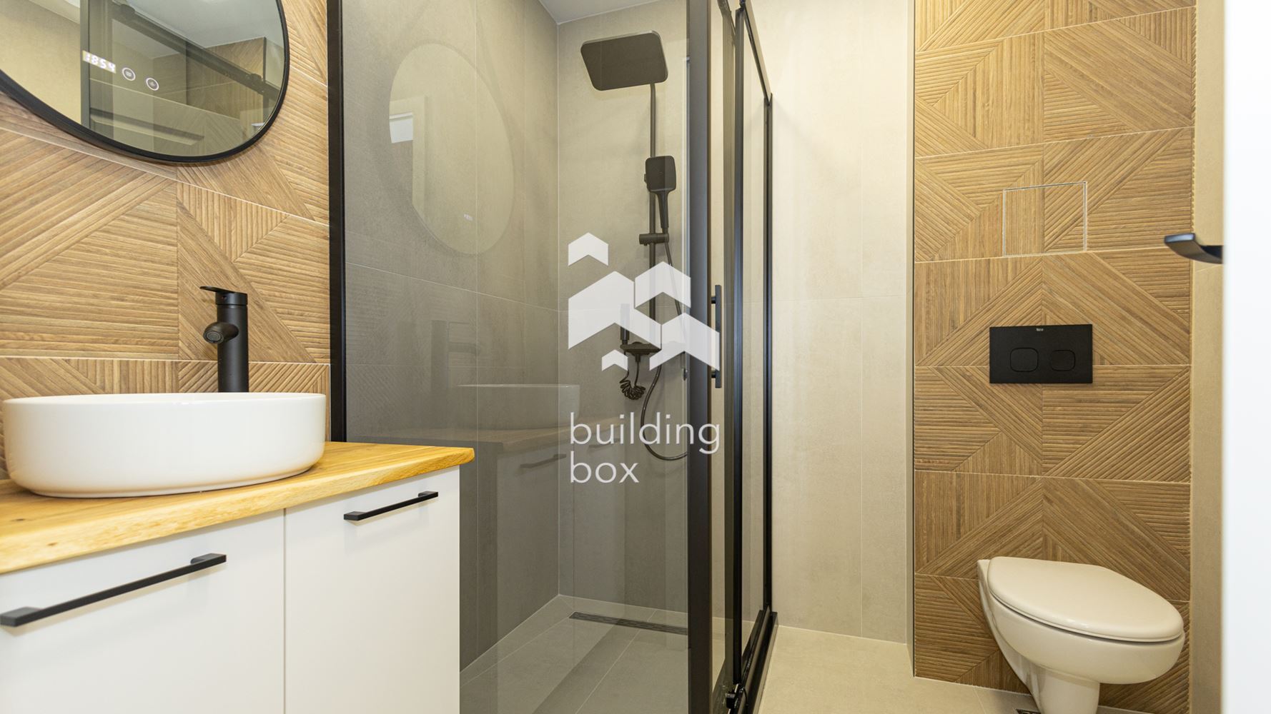 Луксозно обзаведен тристаен апартамент - Център - 0