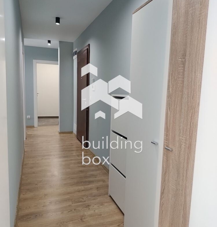 Тристаен апартамент в кв. Кръстова вада - 0