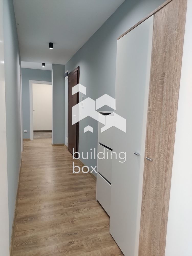 Тристаен апартамент в кв. Кръстова вада - 0