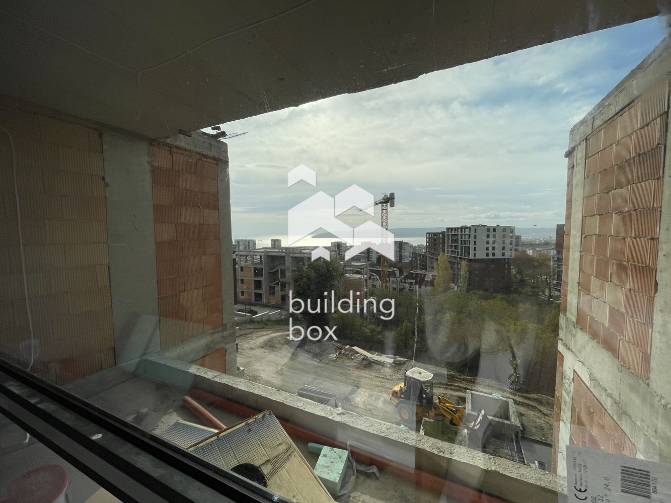 Тристаен апартамент в бутикова сграда пред Акт 15 - 0