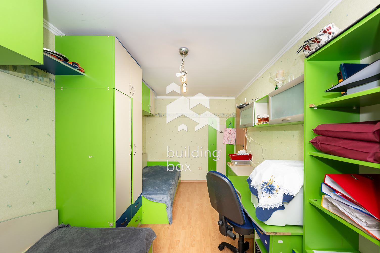 Тристаен обзаведен апартамент до КАПАНА - 0