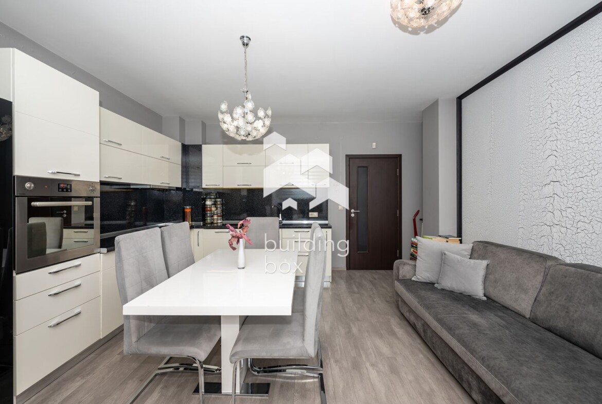 Тристаен обзаведен апартамент на ул. "Рая" - 0