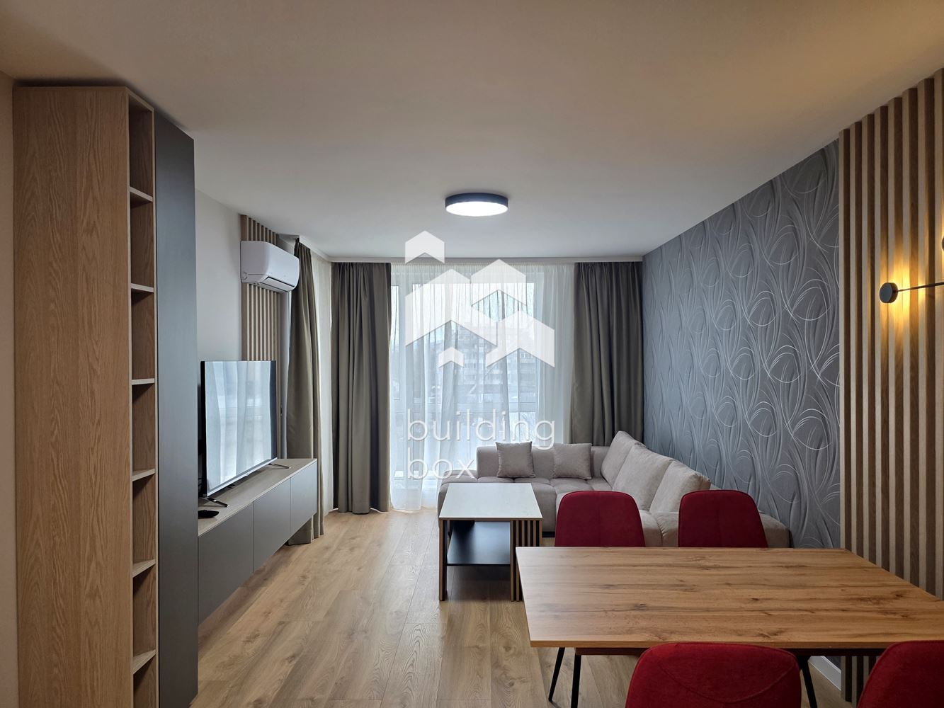 Чисто нов, поръчково обзаведен тристаен апартамент - 0