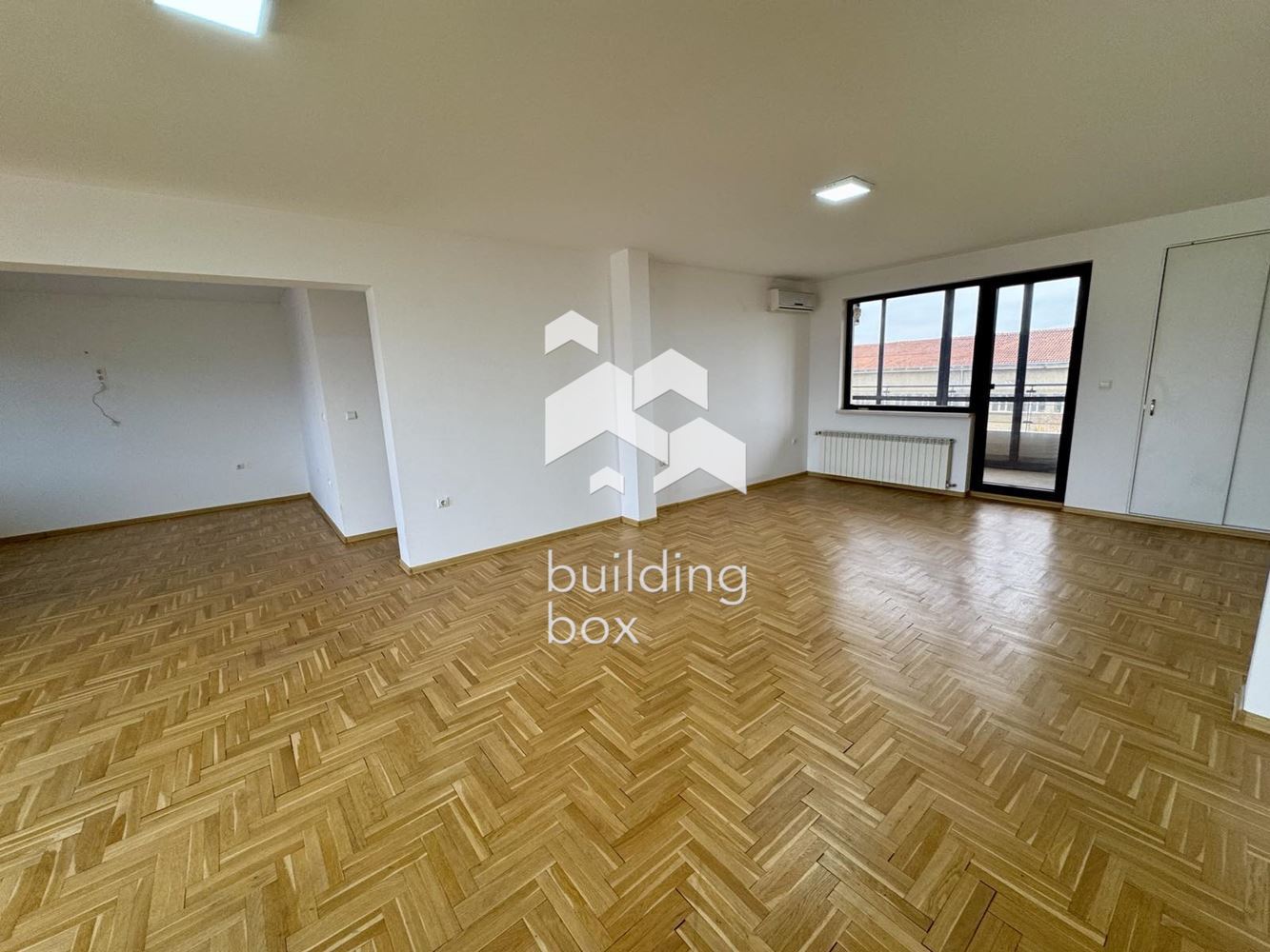 Двустаен апартамент / офис на бул. Черни Връх