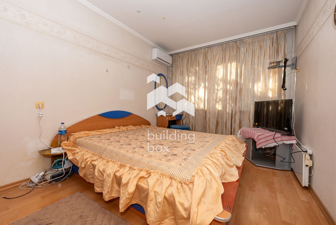 Тристаен обзаведен апартамент до КАПАНА - 0