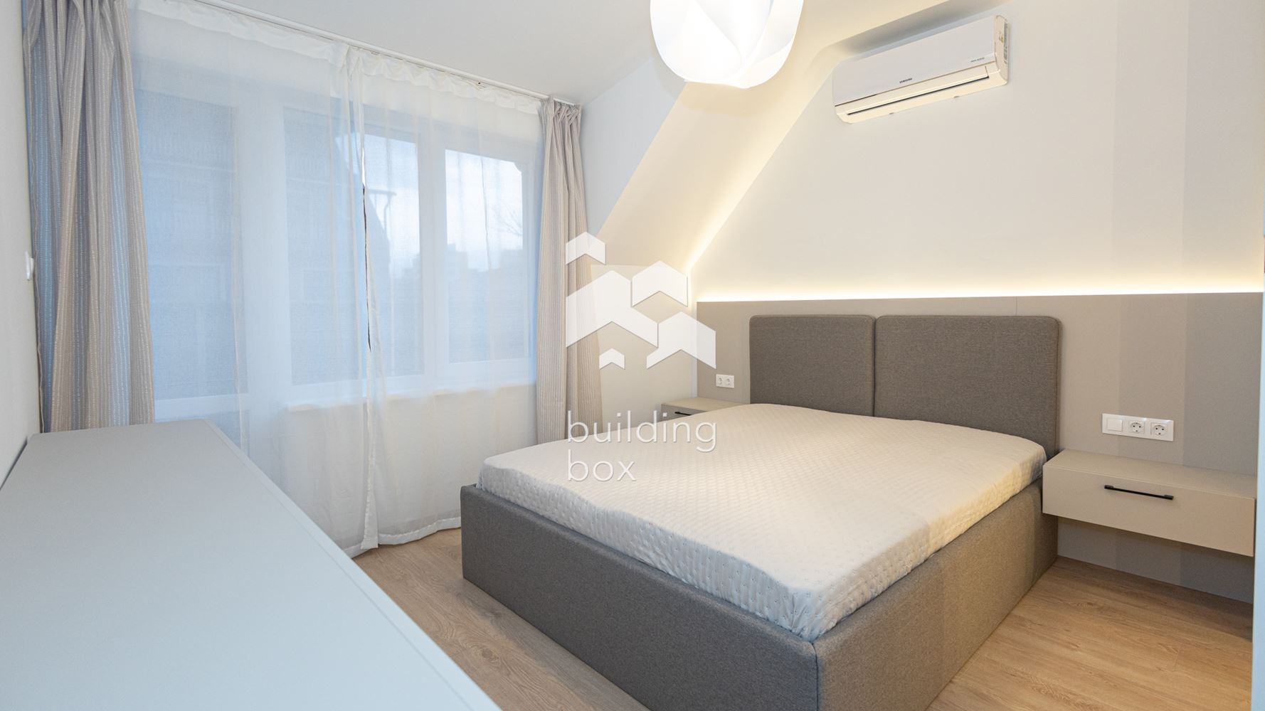 Луксозно обзаведен тристаен апартамент - Център - 0