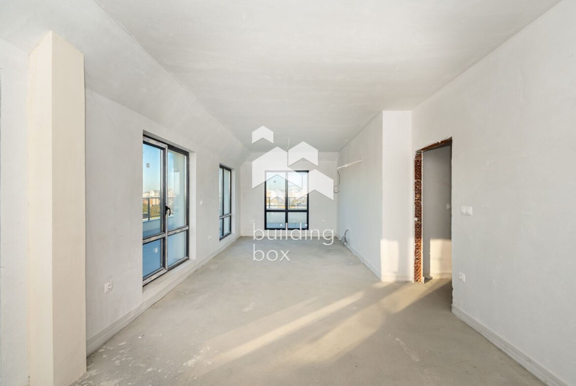 Четиристаен мансарден апартамент в кв. "Христо Смирненски" - 0