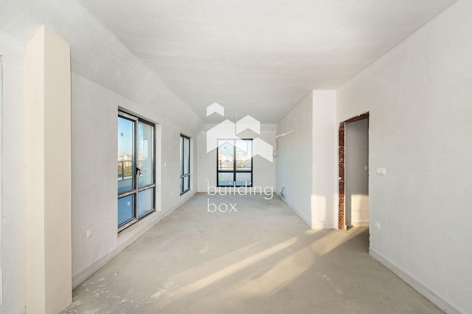 Четиристаен мансарден апартамент в кв. "Христо Смирненски" - 0