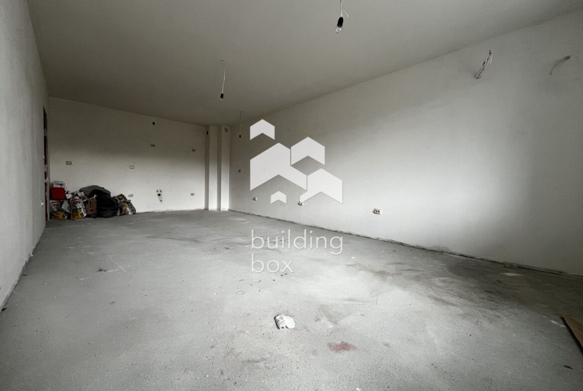 Тристаен апартамент - кв. Оборище - 0