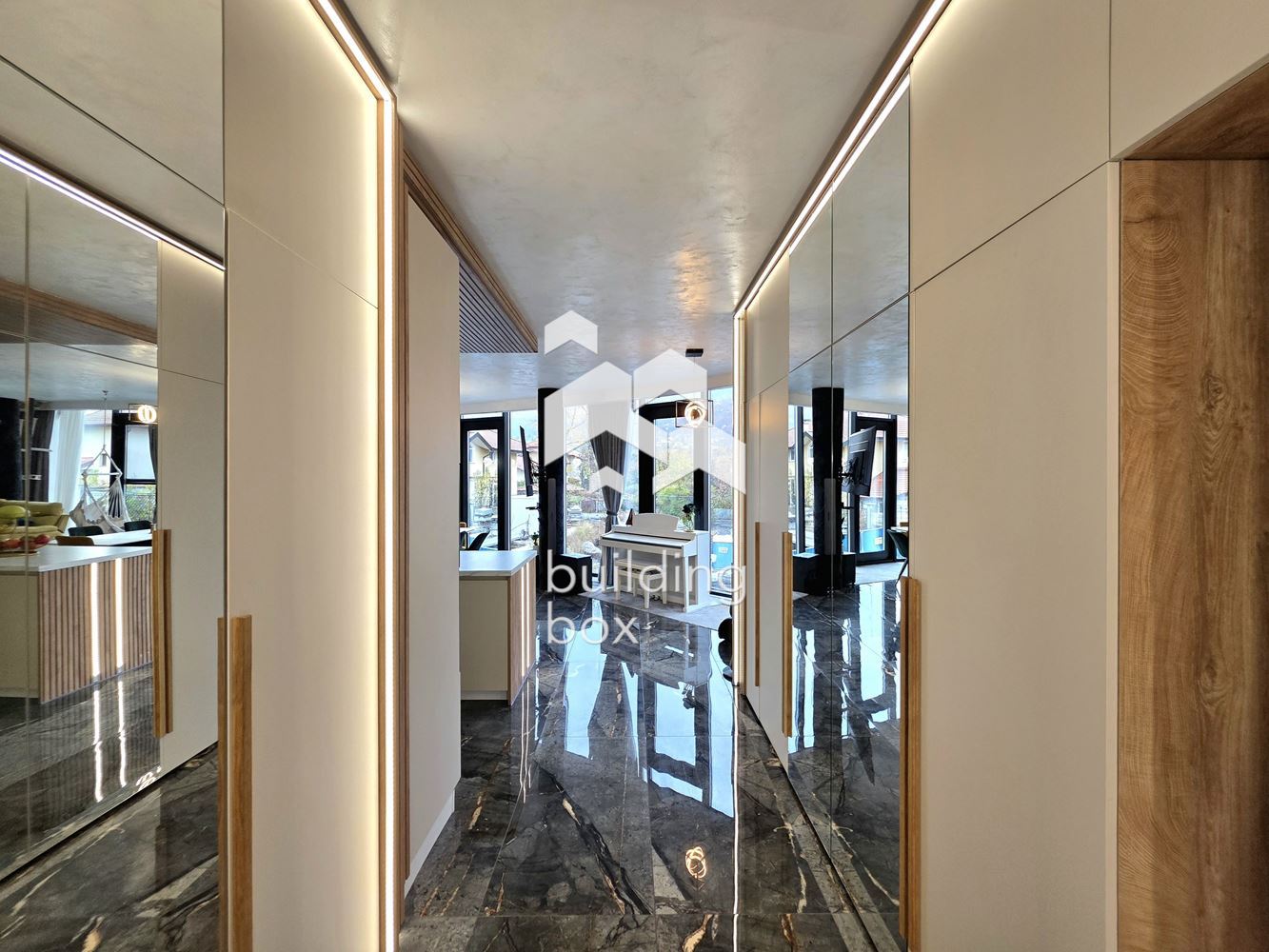 Елегантен тристаен апартамент с панорамна гледка - кв. Бояна - 0