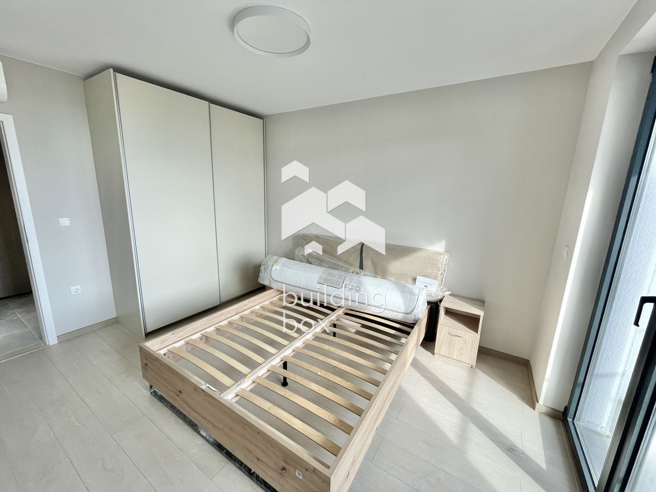 НОВ напълно обзаведен двустаен апартамент в кв. Бриз - 0